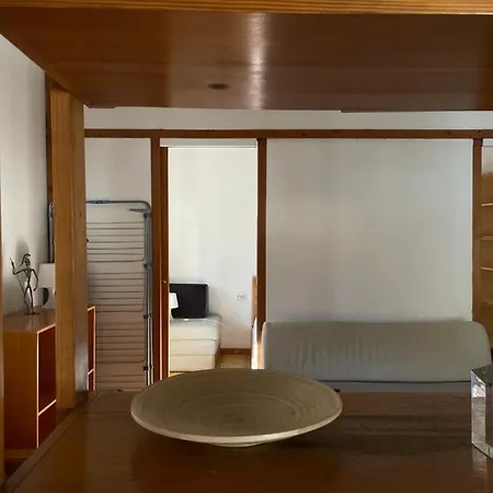 Retro House With Garden In Center 아파트